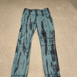 Lululemon Invigorate High-Rise
Forest Shibori Graphite Grey Desert Teal size 4